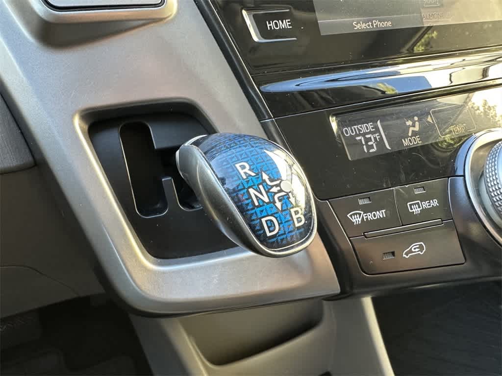 Thumbnail: 2015 Toyota Prius v - 17