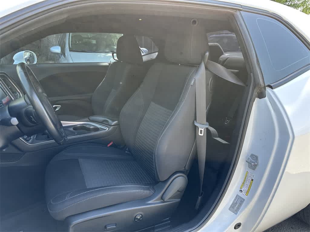 2017 Dodge Challenger SXT 11