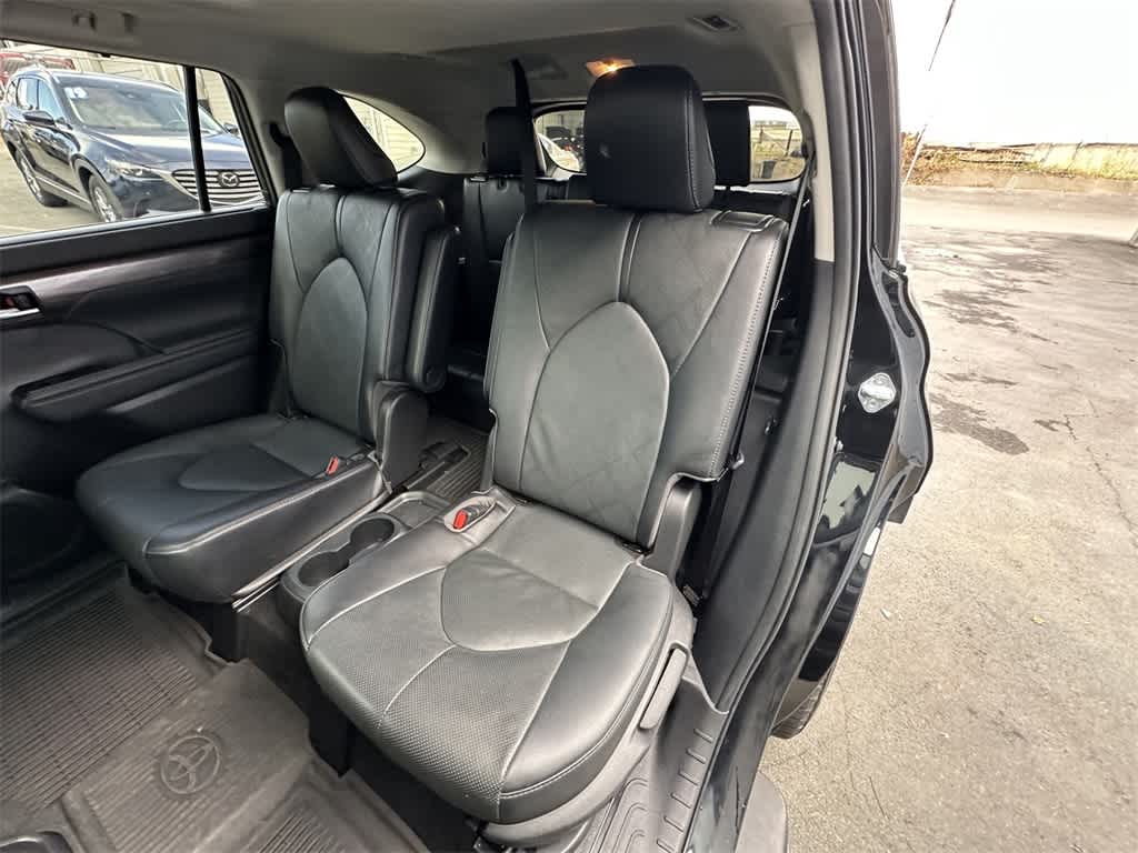 Thumbnail: 2021 Toyota Highlander - 14