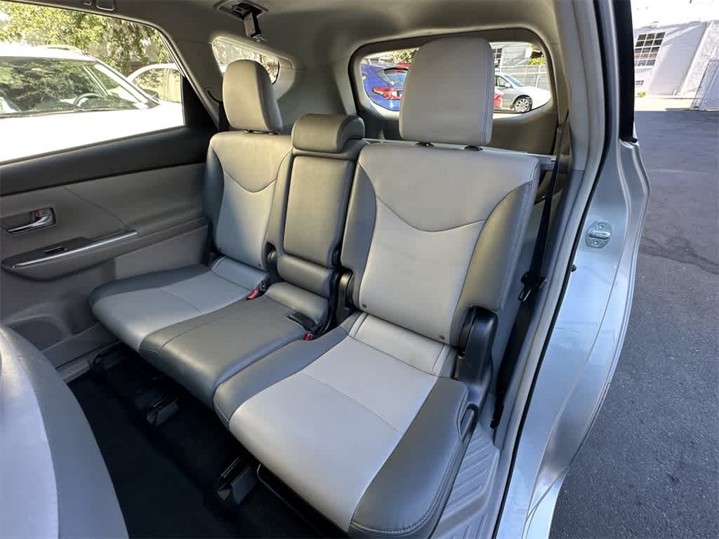 Thumbnail: 2015 Toyota Prius v - 13