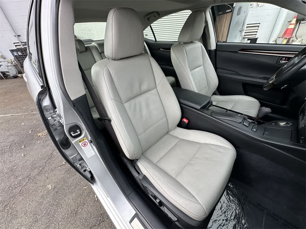 Thumbnail: 2014 Lexus ES - 15