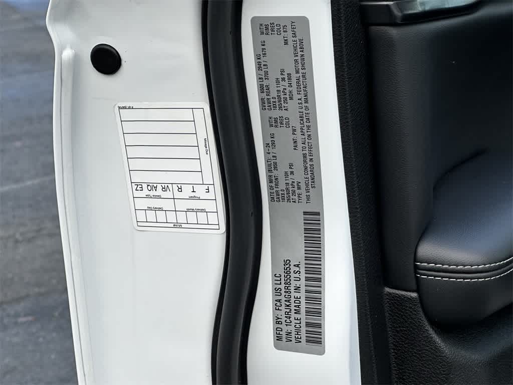 Thumbnail: 2024 Jeep Grand Cherokee L - 21