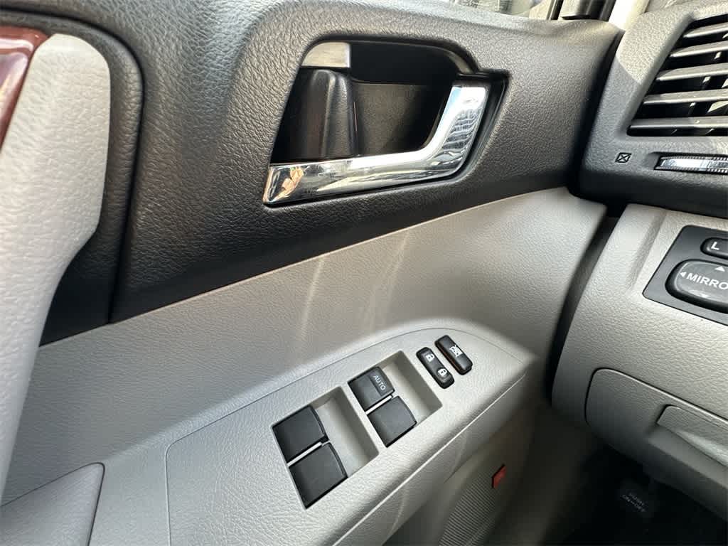 Thumbnail: 2012 Toyota Highlander - 17