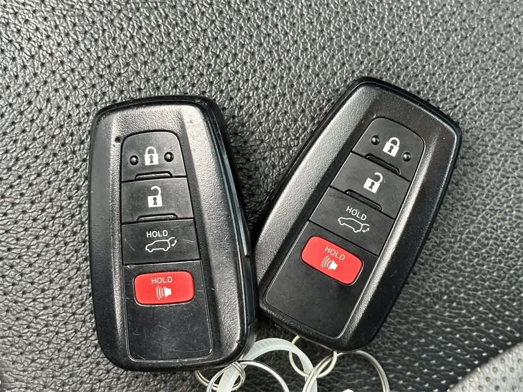 Thumbnail: 2021 Toyota Highlander - 21