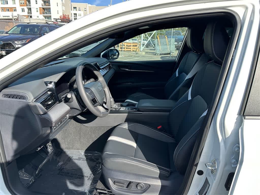 2025 Toyota Camry SE photo 2