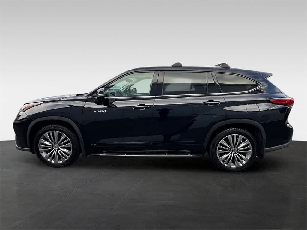 Thumbnail: 2021 Toyota Highlander - 3