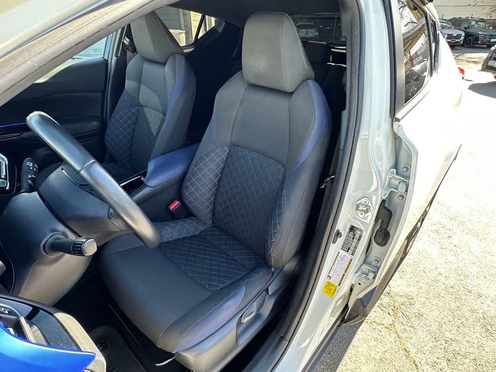 Thumbnail: 2022 Toyota C-HR - 9