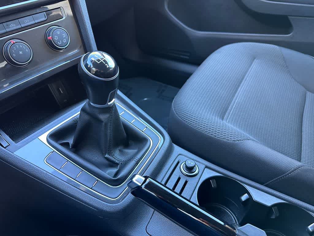 Thumbnail: 2019 Volkswagen e-Golf - 17