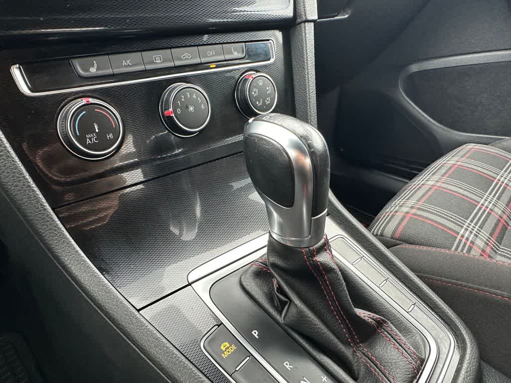 Thumbnail: 2017 Volkswagen Golf - 17