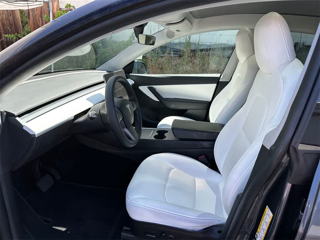 Used 2021 Tesla Model Y Long Range with VIN 5YJYGDEE5MF245720 for sale in Kansas City