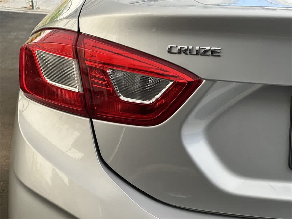 Thumbnail: 2017 Chevrolet Cruze - 6