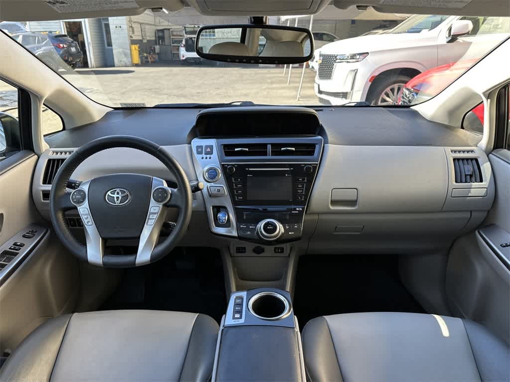 Thumbnail: 2015 Toyota Prius v - 10
