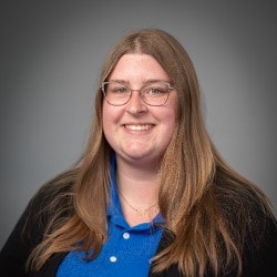 Staff member Izzy from ID_563be5266074