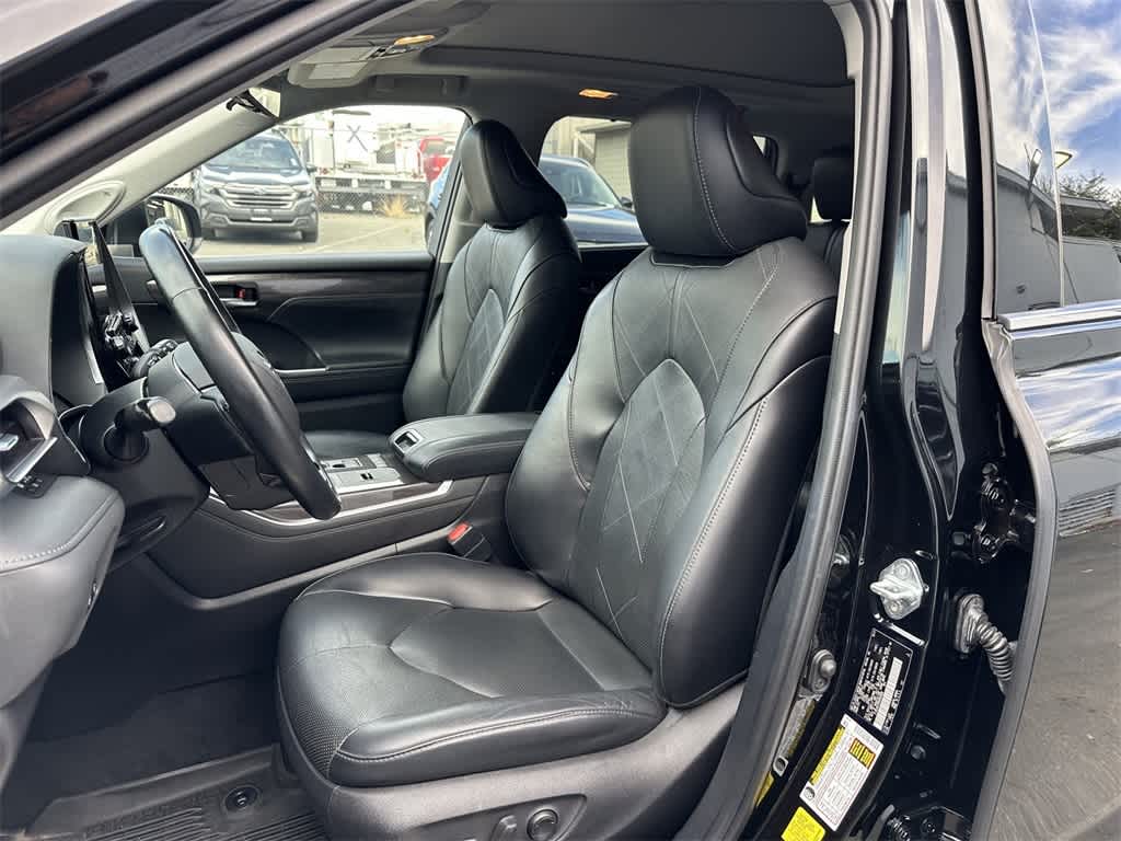 Thumbnail: 2021 Toyota Highlander - 11