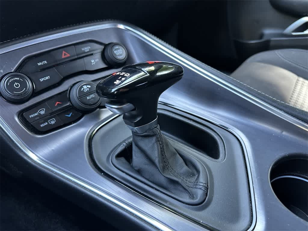 2017 Dodge Challenger SXT 17