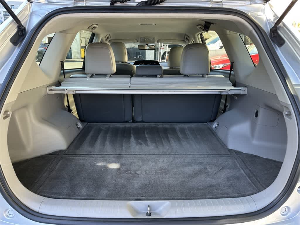 Thumbnail: 2015 Toyota Prius v - 19