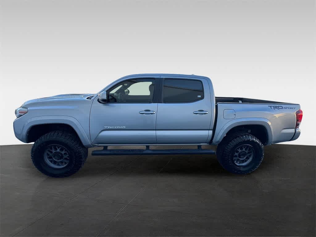 Thumbnail: 2018 Toyota Tacoma - 3