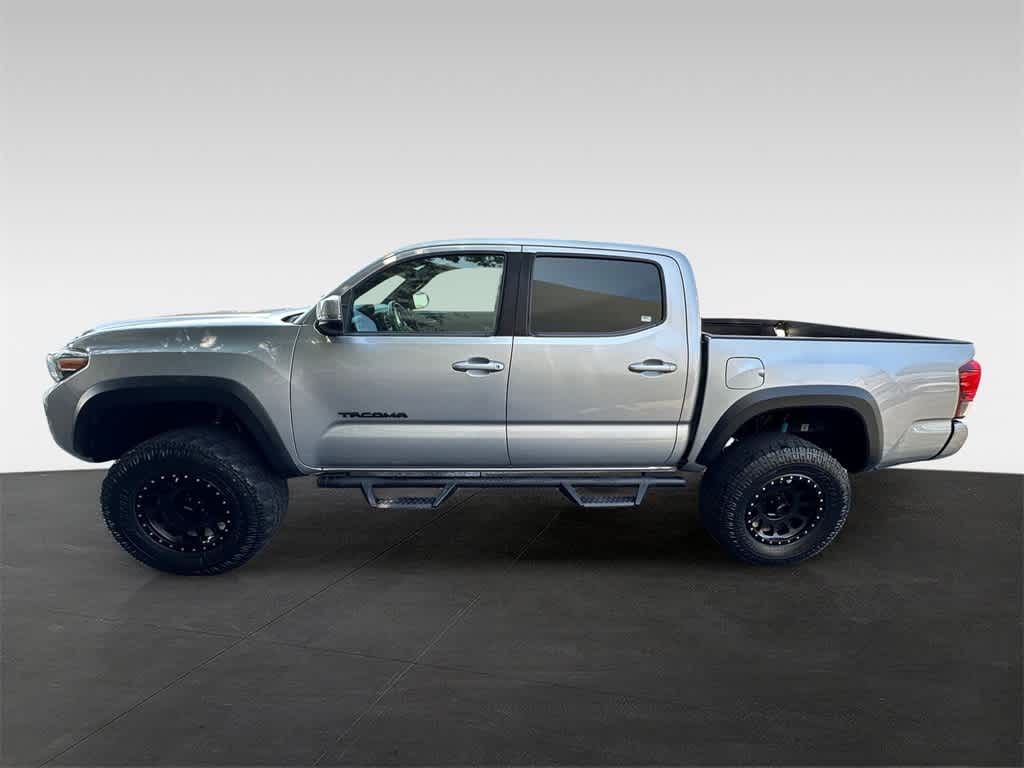Thumbnail: 2019 Toyota Tacoma - 3