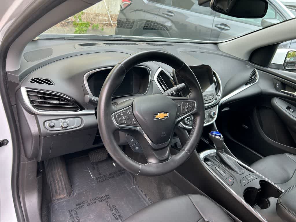 Thumbnail: 2017 Chevrolet Volt - 2
