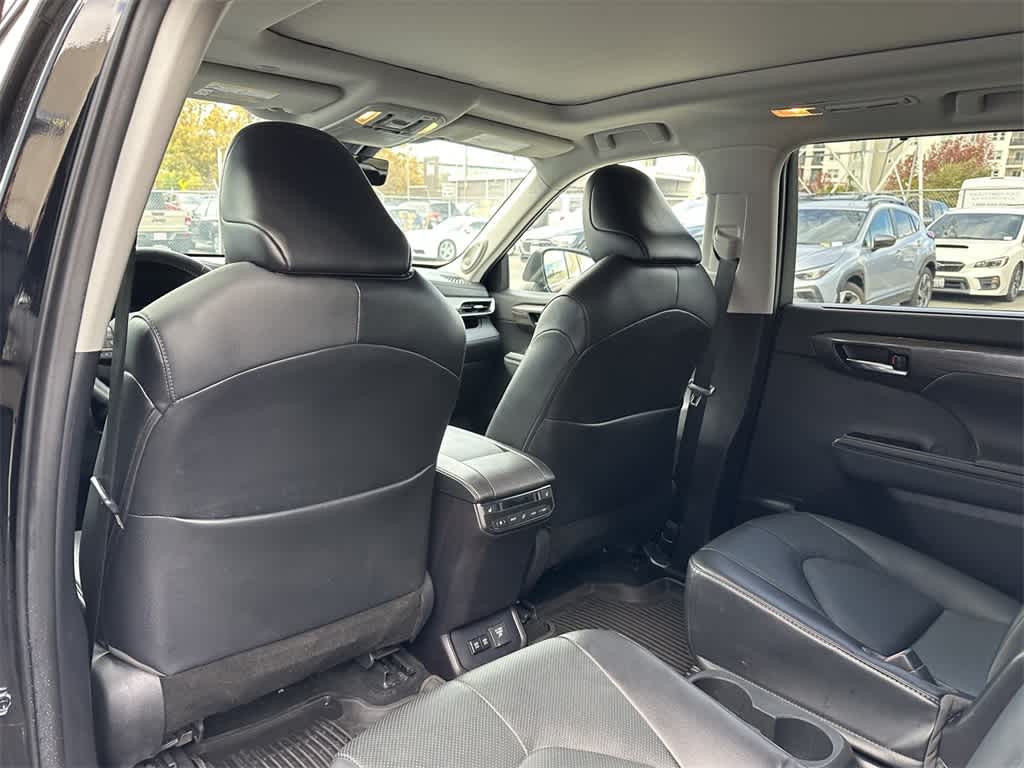 Thumbnail: 2021 Toyota Highlander - 12