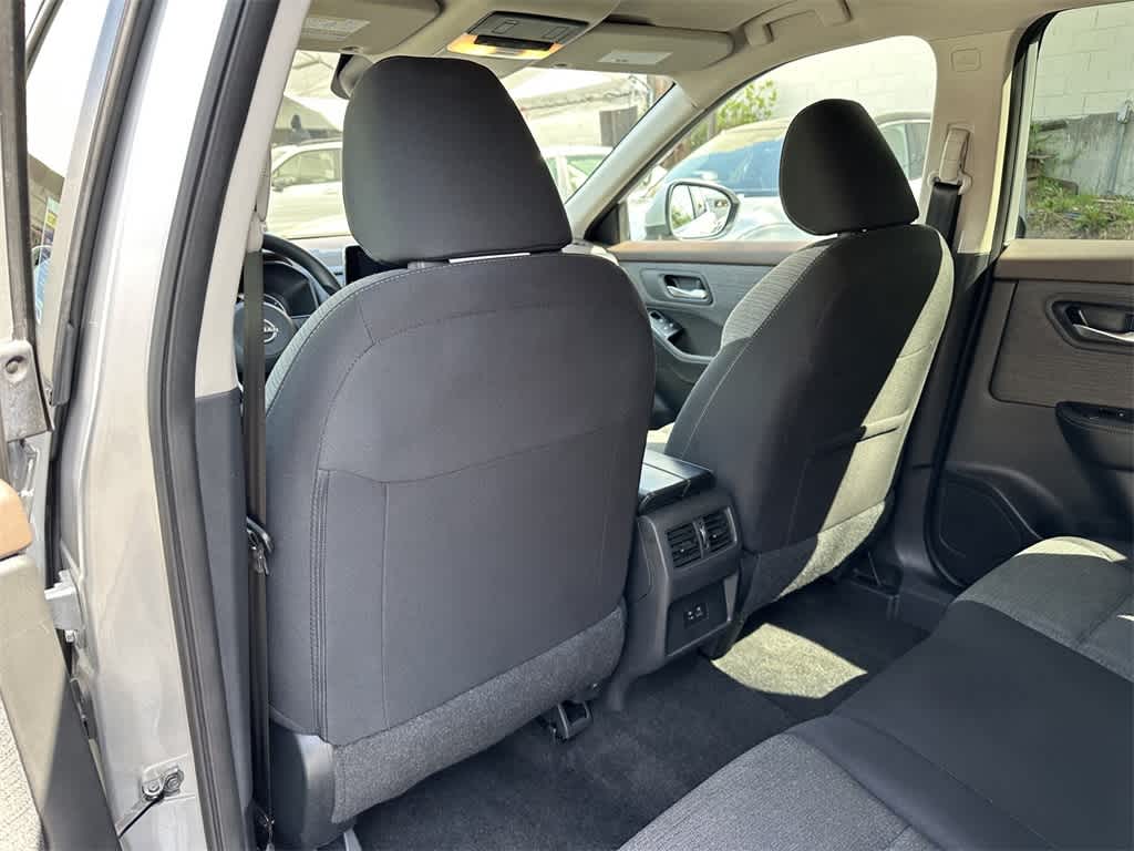2023 Nissan Rogue SV 12