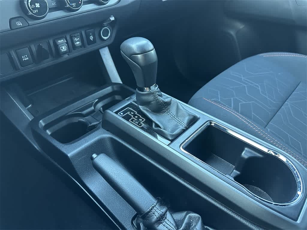 Thumbnail: 2018 Toyota Tacoma - 17