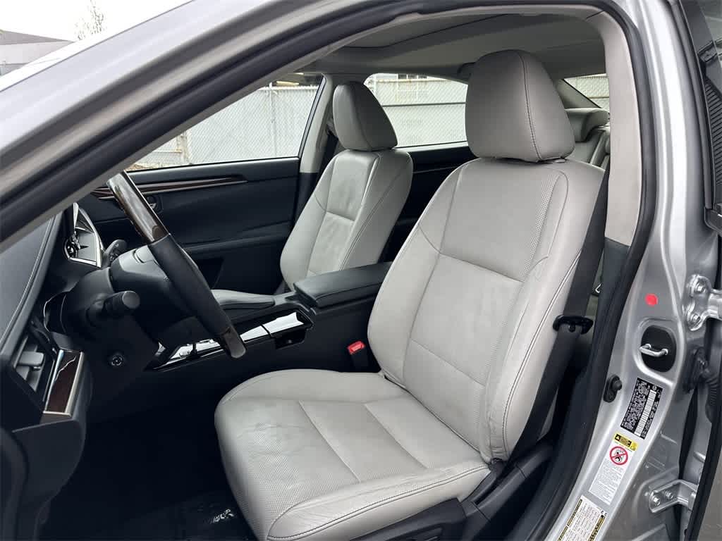 Thumbnail: 2014 Lexus ES - 11