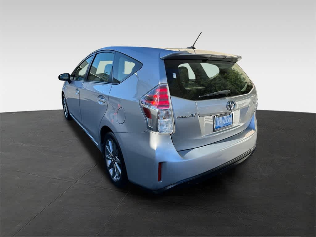 Thumbnail: 2015 Toyota Prius v - 4