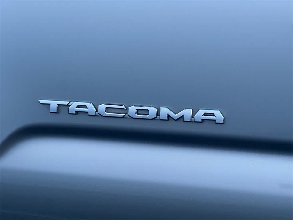 Thumbnail: 2018 Toyota Tacoma - 6