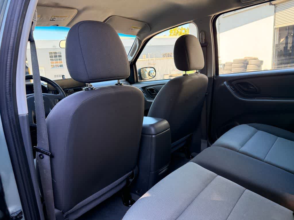 Thumbnail: 2005 Ford Escape - 9