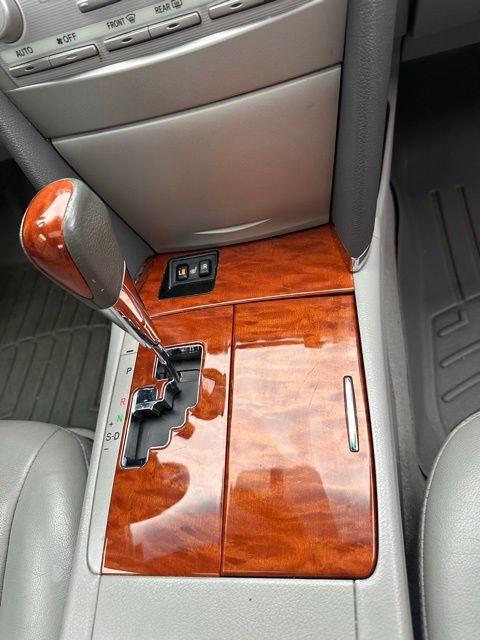 2011 Toyota Camry XLE photo 3