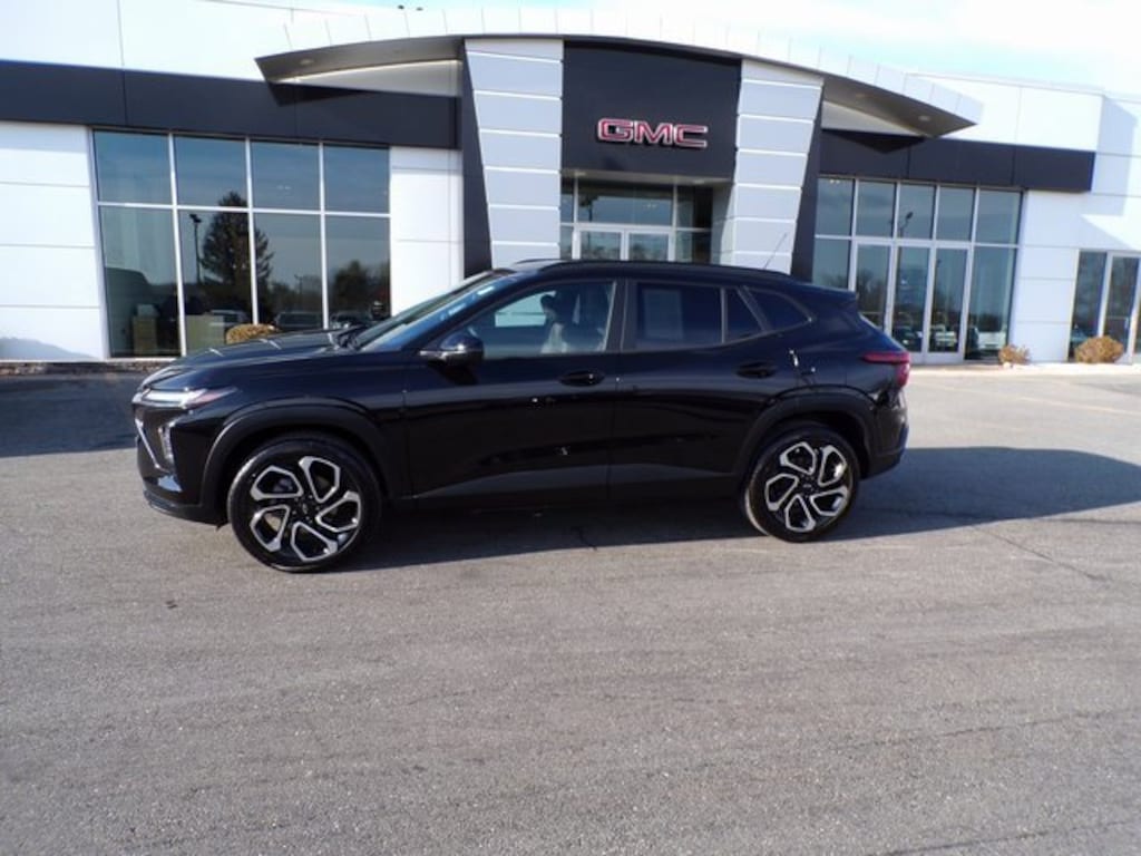 Used 2025 Chevrolet Trax 2RS SUV