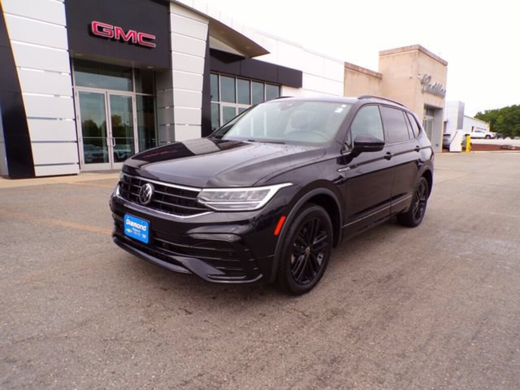 Used 2022 Volkswagen Tiguan SE R-Line Black