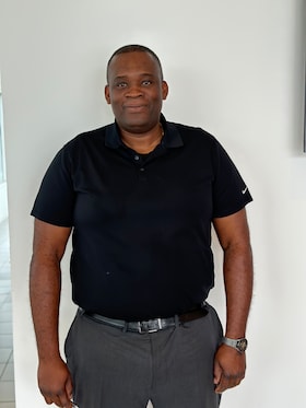 Staff member KEVIN SCOTT from 8713be107030