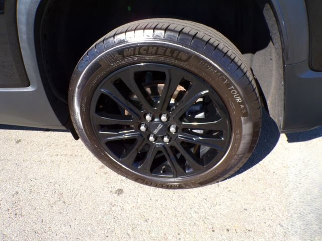 Used 2023 GMC Acadia SLE SUV