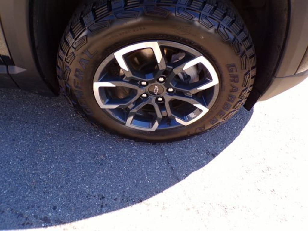 Used 2025 Chevrolet Equinox Activ SUV