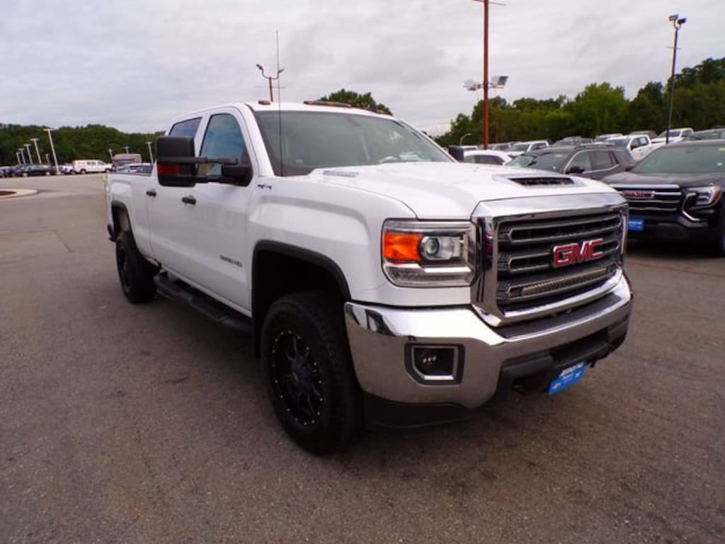 Used 2018 GMC Sierra 3500 HD Crew CAB 4WD 153. Truck
