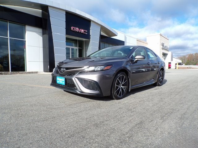 2023 Toyota Camry SE's photo