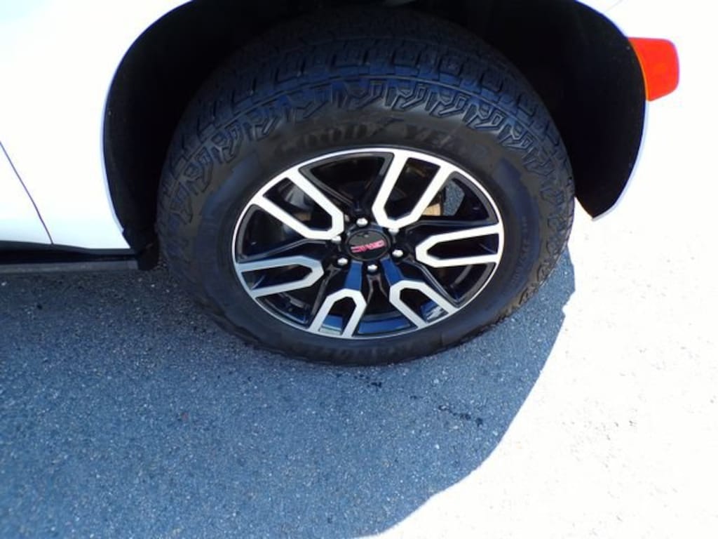 Used 2024 GMC Yukon AT4 SUV