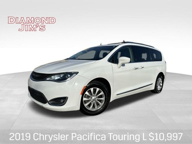 2019 Chrysler Pacifica Touring L's photo