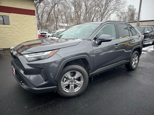2023 Toyota RAV4 XLE's photo