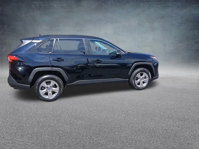2022 Toyota RAV4 XLE photo 4