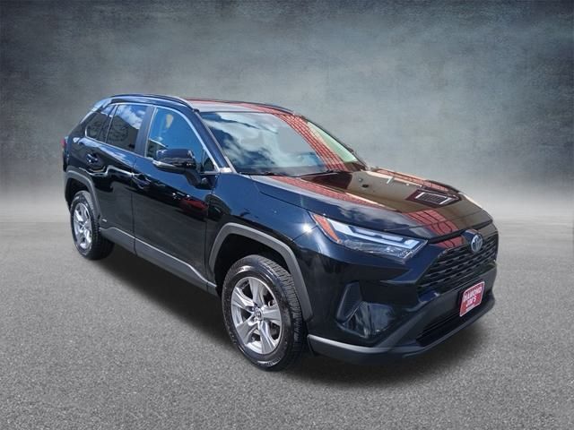 2022 Toyota RAV4 Hybrid XLE photo 3
