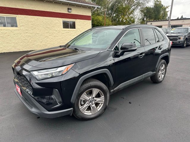 2022 Toyota RAV4 XLE's photo