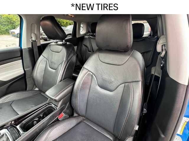 2022 Jeep Compass Limited photo 2