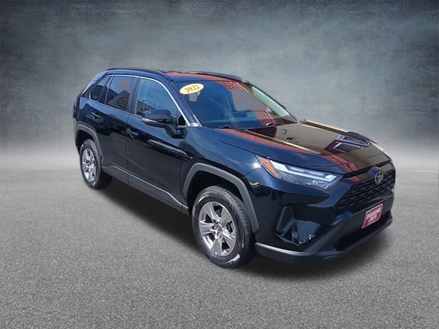 2022 Toyota RAV4 XLE photo 3