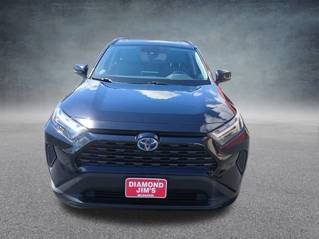 2022 Toyota RAV4 Hybrid XLE photo 2