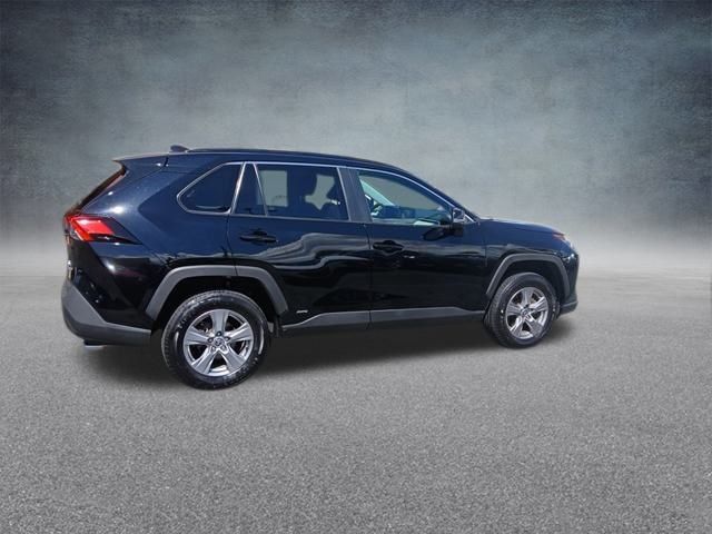 2022 Toyota RAV4 Hybrid XLE photo 4