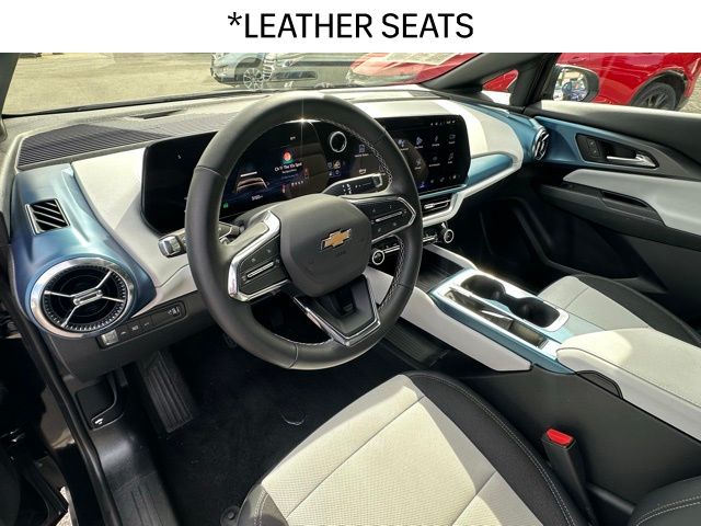 2024 Chevrolet Equinox EV 2LT photo 3