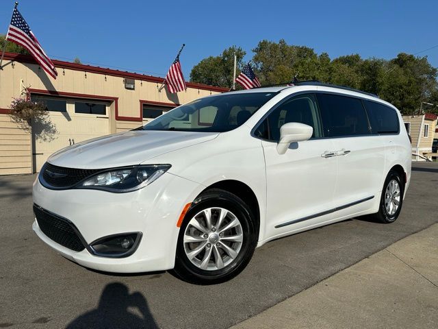 2019 Chrysler Pacifica Touring L's photo